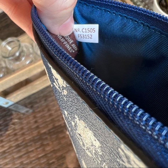 Blue with White Floral Rose Coach Wristlet Charm - Picture 6 of 6